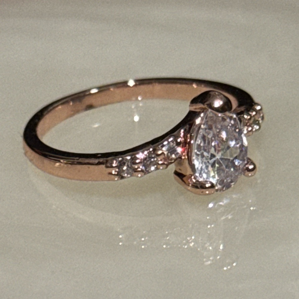 Rose Gold Tone Crystal Ring Size 7.5 NWOT - Picture 3 of 5